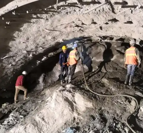 宜春拱顶带模注浆料的施工流程及注意事项